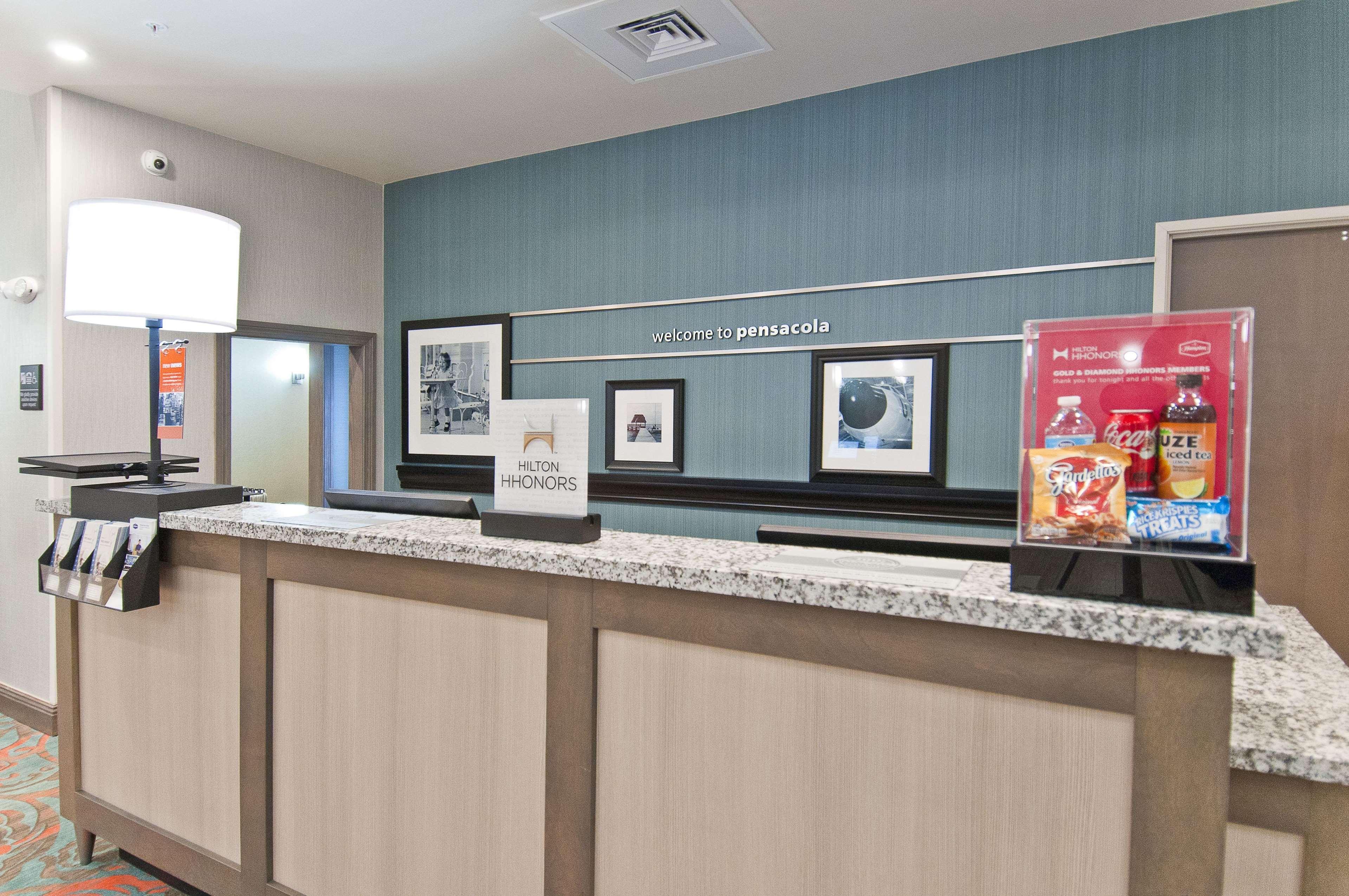 Hampton Inn & Suites Pensacola/I-10 Pine Forest Road Ferry Pass Екстериор снимка